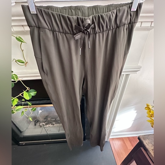 Lululemon On The Fly Pant - Picture 9 of 10